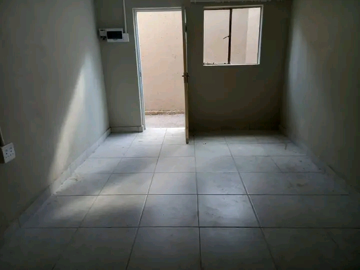 3 rooms available at 6 cactus road primrose..  in Primrose