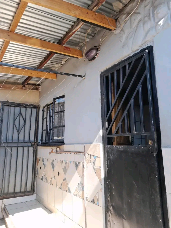 2 bedroom house around alexandra feet rental   in Alexandra