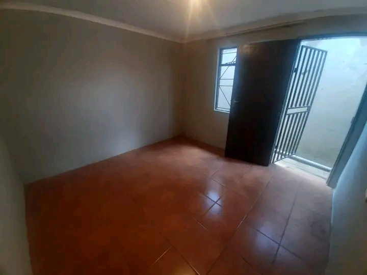 Ebony ext 2

1×2 standard rooms immediatel  in Ebony Park