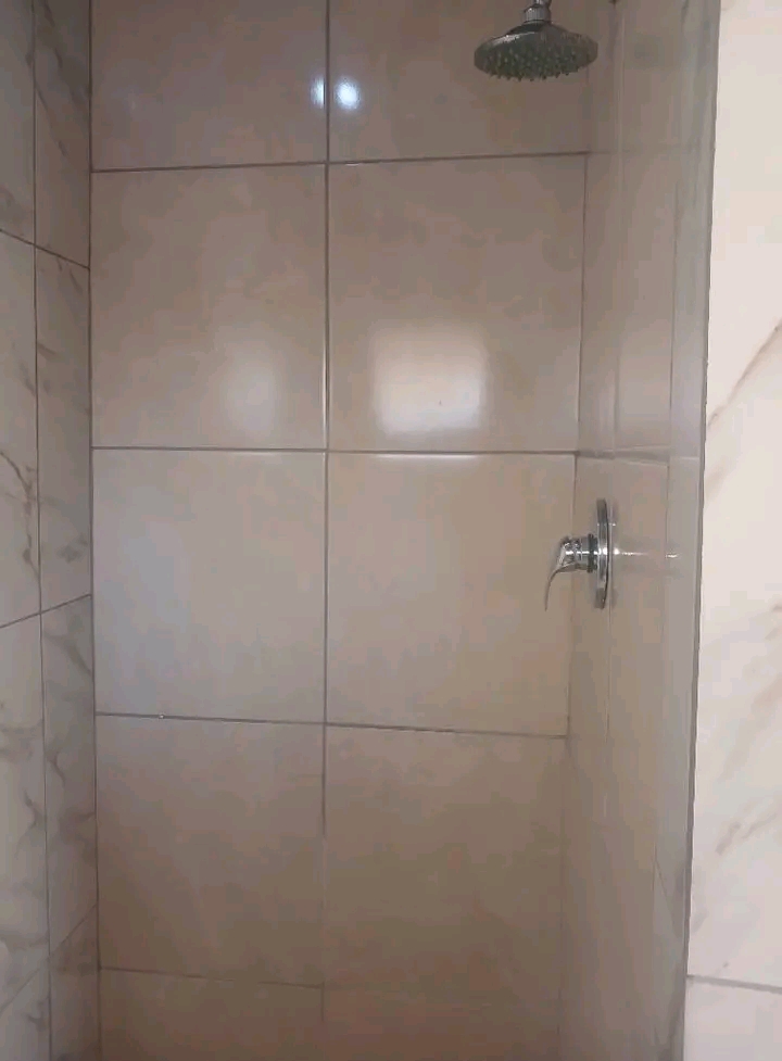 A big ensuite available 
phase 1
r2400 rent  in Braamfischer