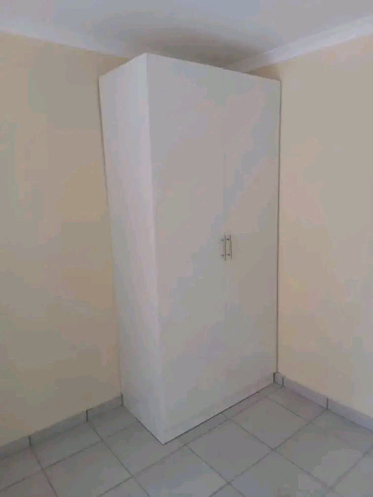 Cottage available ext 9
whatsapp me
rati is  in Cosmo City