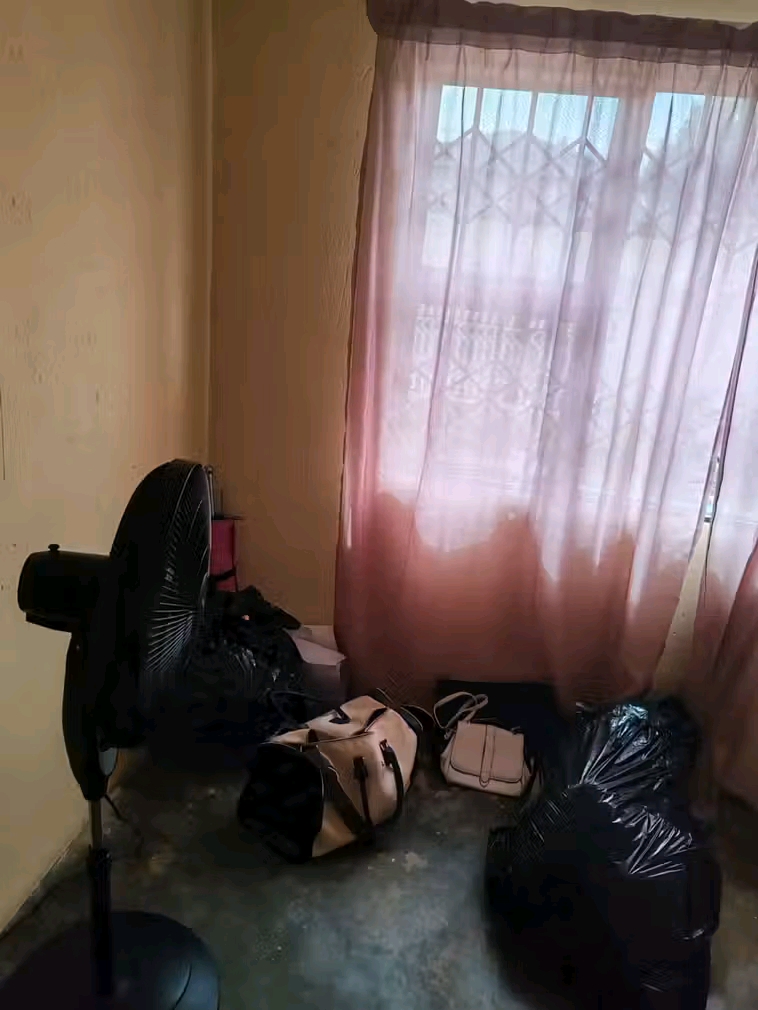 2 bedroom house for rent
location: near mera  in Molestane