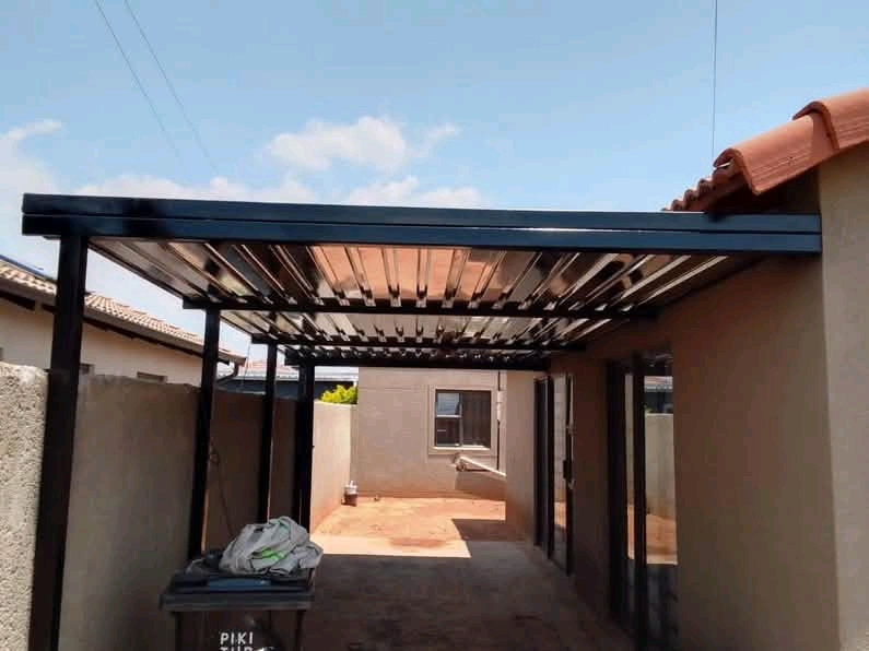 2 bedrooms house for rental at ext 24 is goin  in Protea Glen