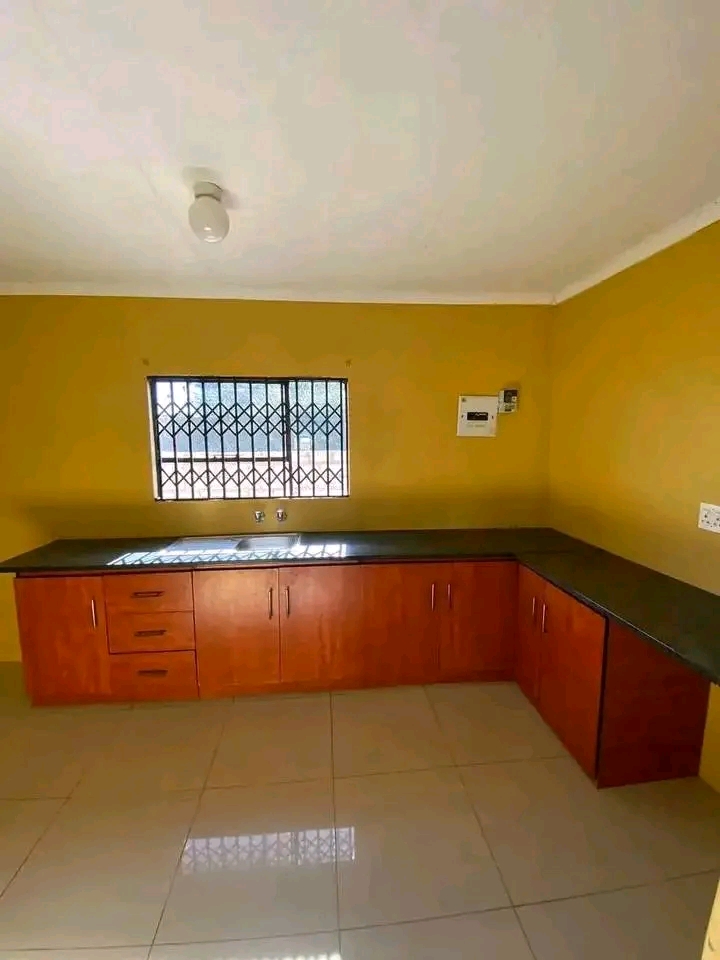 One bedroom cottage for rent near mall
r2800  in Birch Acres