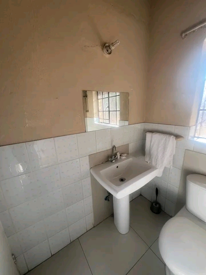 2 rooms with beds available for rent close to  in Glen Austin