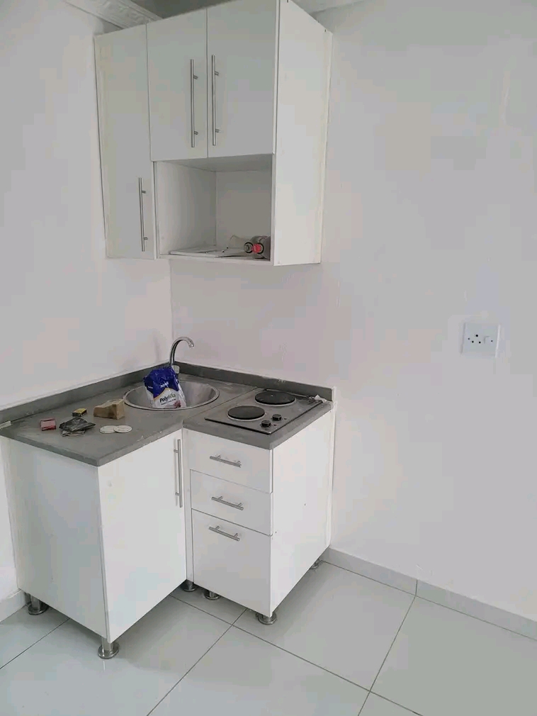 Rooms to rent at zola 3 few meters away from   in Zola