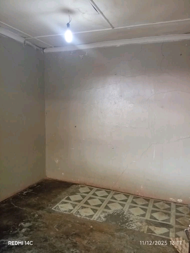 Standard room available in zone 5 not far fro  in Meadowlands
