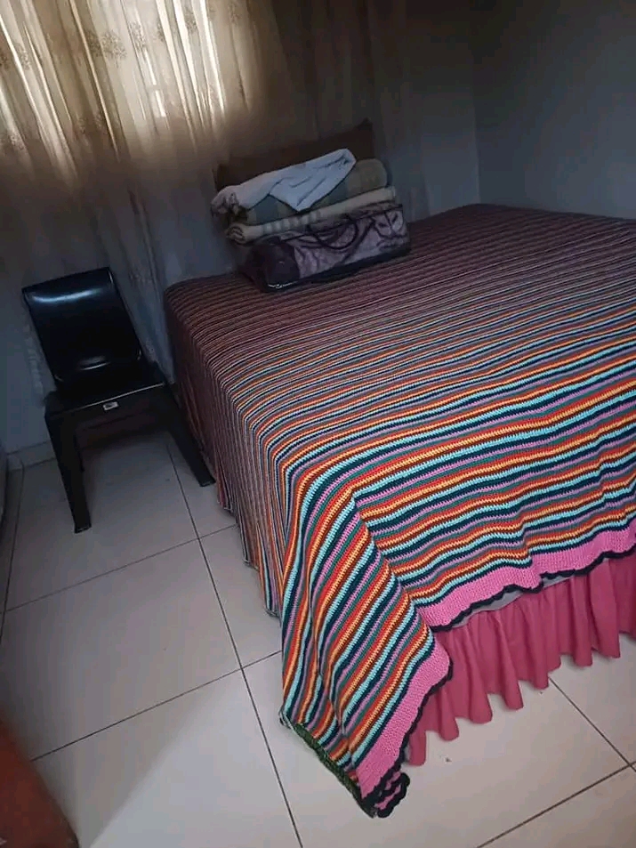 Furnitured room with sharing   shower 🚿 an  in Pimville
