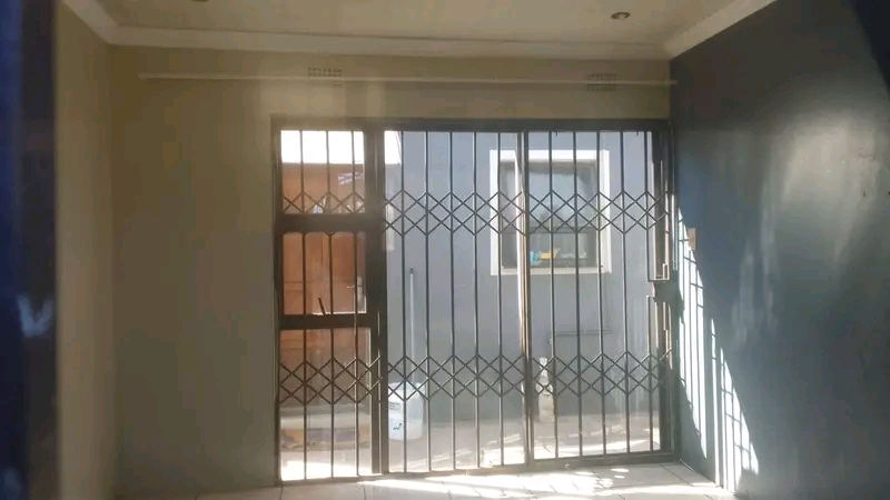 Room available 
rent r1200 deposit r500
age  in Tladi