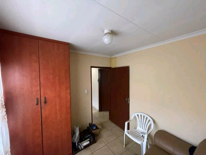 House in gardens
available immediately 
ren  in Leondale