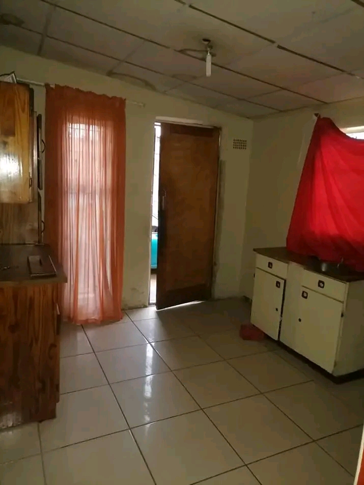 3 room house 🏠 available at zone6 rent r25  in Meadowlands