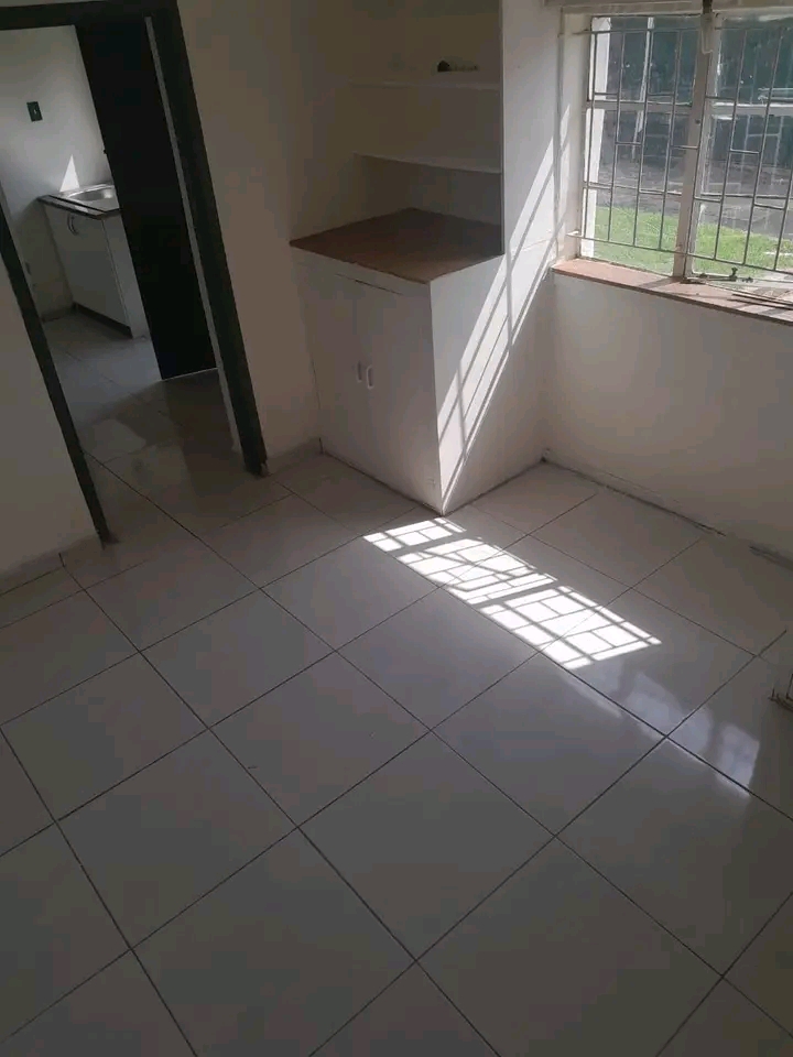 1 bed room cottage for rent 3300 deposit 1000  in Turffontein