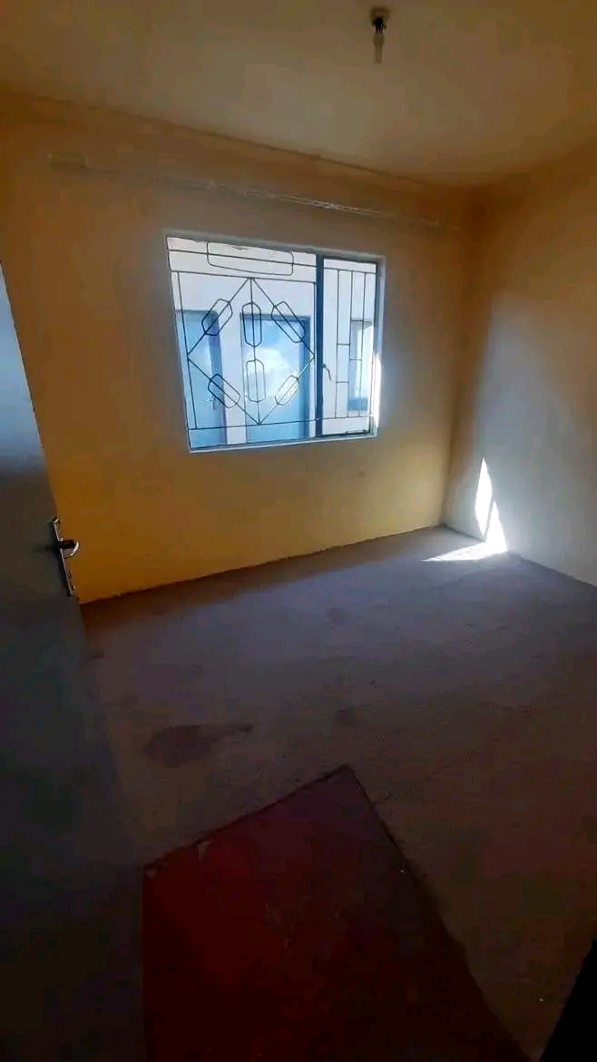 2 bedroom house -with few outside rooms -to r  in Ebony Park