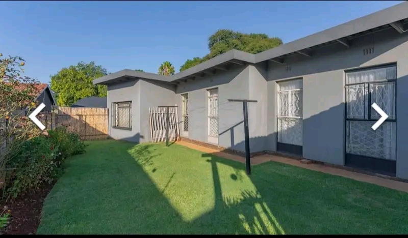 Beautiful 2 bedroom with bic log home/cottage  in Birchleigh