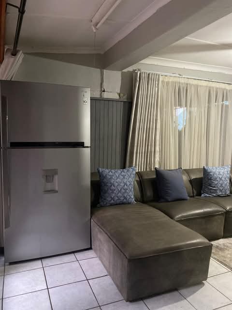 3 bedroom house with fitted kitchenette with   in Rabie ridge