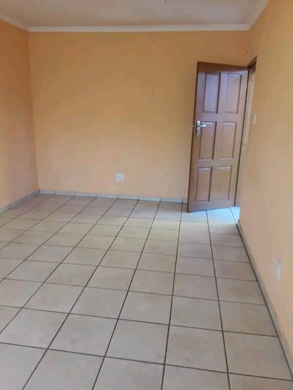 Garage available to rent in ext 3 - island, o  in Dobsonville