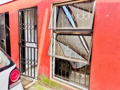 Room to rent in kwanele ext 2 shower out side  in Katlehong