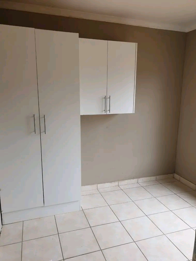 2 bedroom house available at ext 5
rent 5.4   in Cosmo City