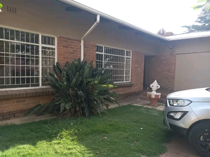 A spacious 3 bedroom stand alone house  💯   in Kempton Park
