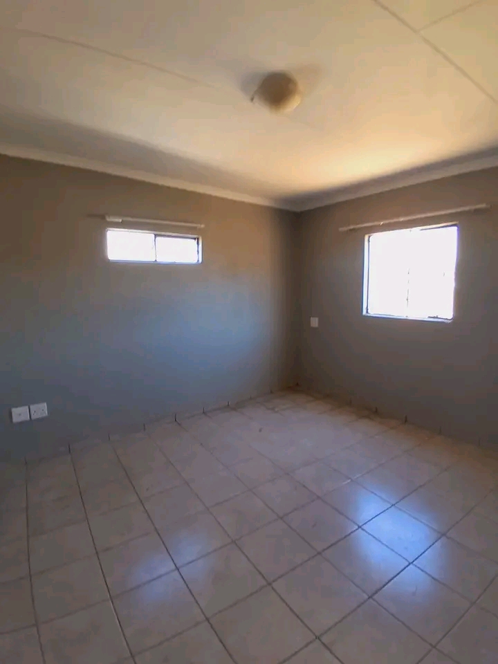 Looking for a room?....well  i got you,i have  in Ebony Park