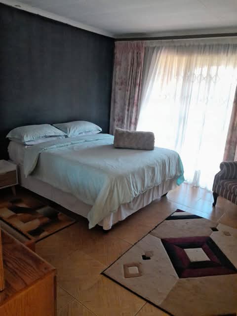 Spacious family home for rent
features:
- 3  in Vosloorus