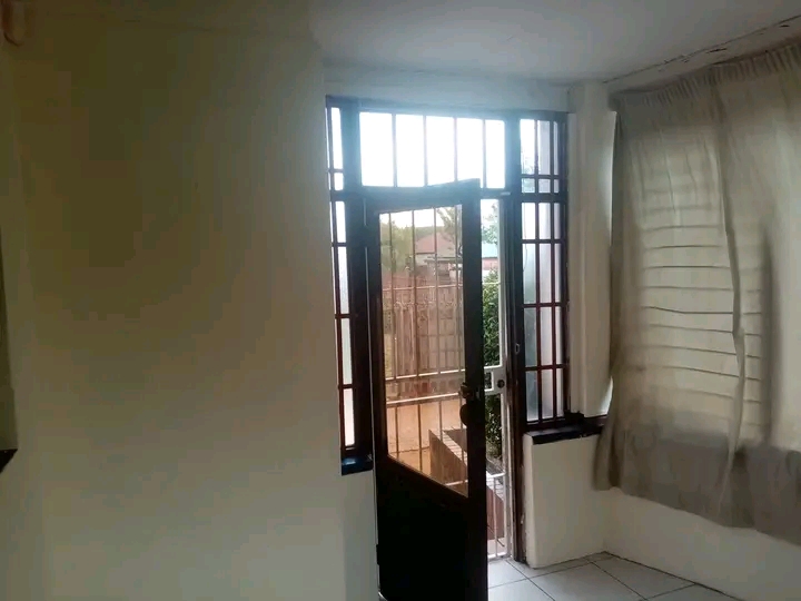 Rooms for rent r2300 including electricity an  in Rosettenville