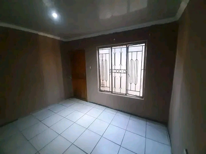 Standard room available in ext 4 
outside to  in Ebony Park