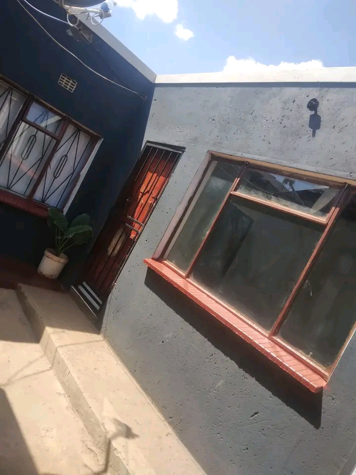 2 room available to rent at ext 9.
 r1600
�  in Ivory Park