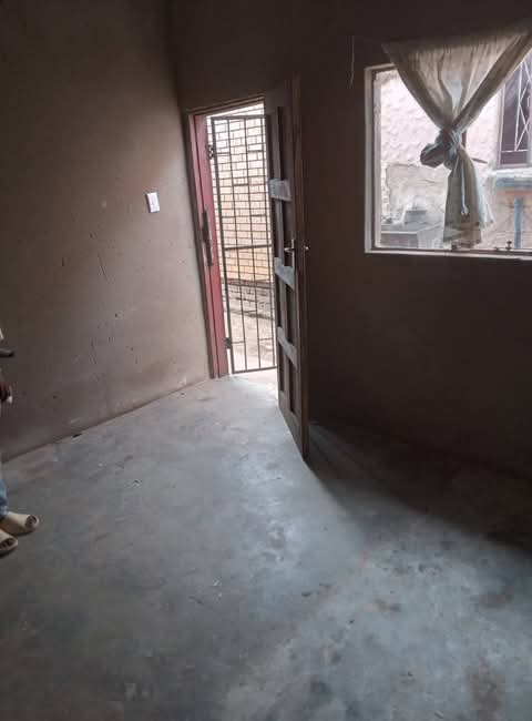 Room to rent available 1200 including electri  in Tembisa