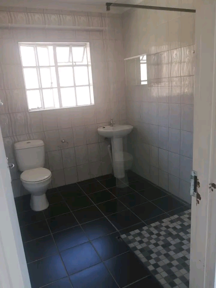 2 bedroom 1 bathroom open plan kitchen lounge  in Midrand
