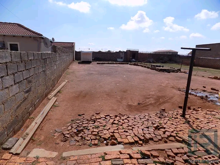 3 bedroom standalone house available immediat  in Protea Glen
