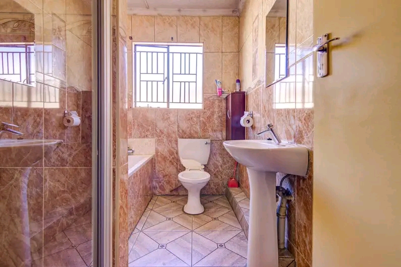 3 bedroom house for rental all bedrooms are f  in Birch Acres
