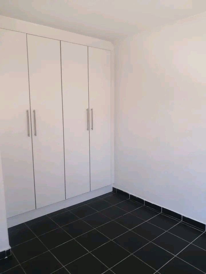 2 bedroom 1 bathroom open plan kitchen lounge  in Midrand