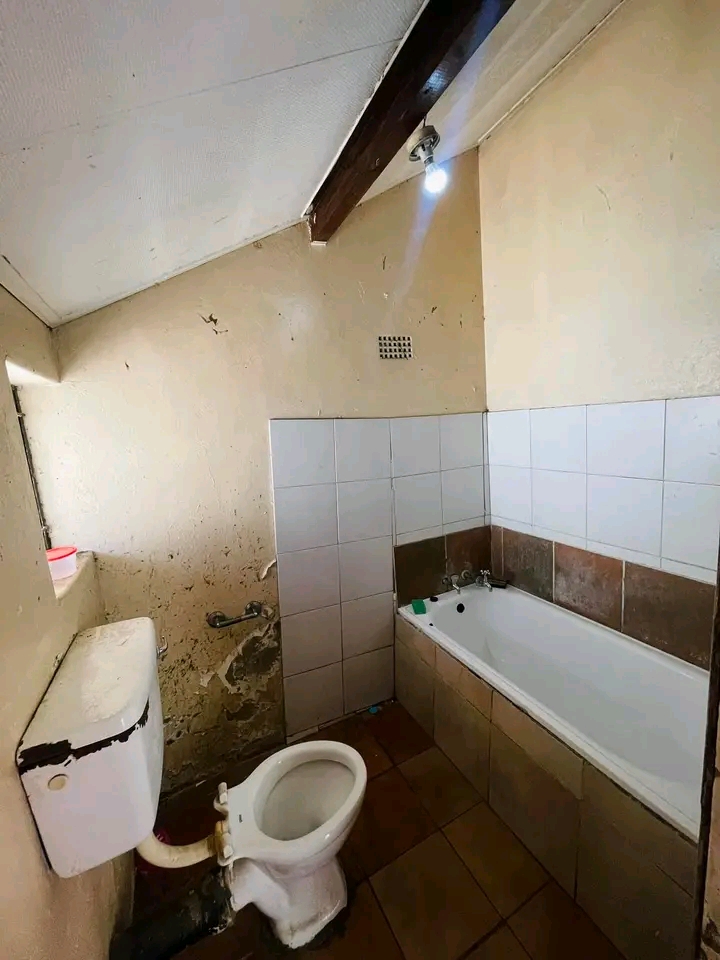 Bachelor unit available in rembrant ridge for  in Lombardy