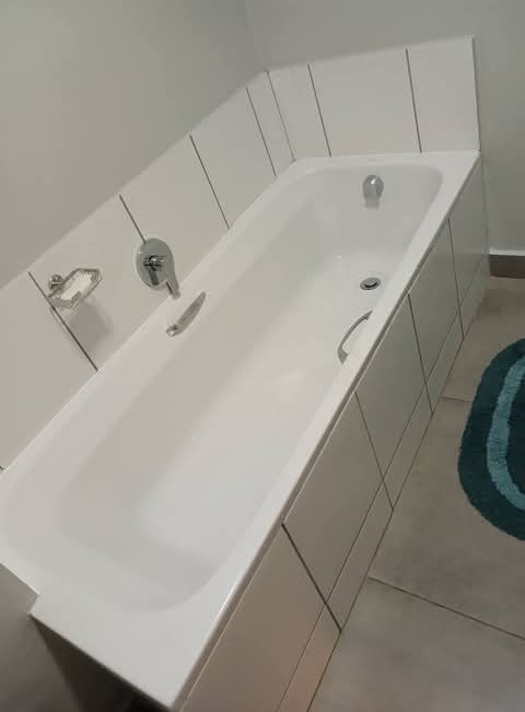 Room available in a 2 bedroom at erand creek   in Midrand