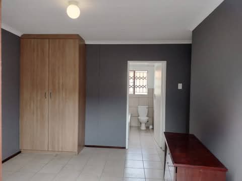 A self contained cottage available inext7 , p  in Cosmo City