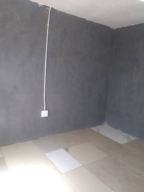 Room available at maokeng extention r1800. in  in Tembisa