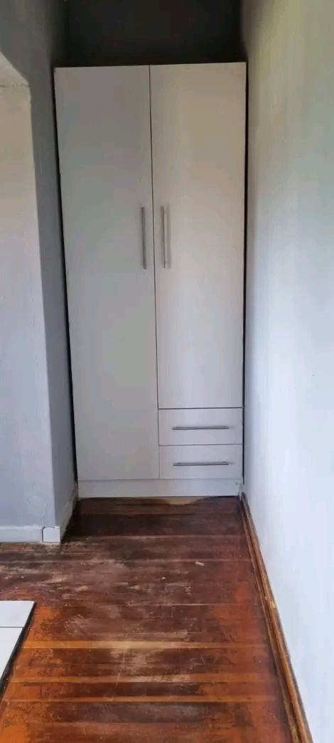 Greetings bachelor s rooms available for mont  in Clayville