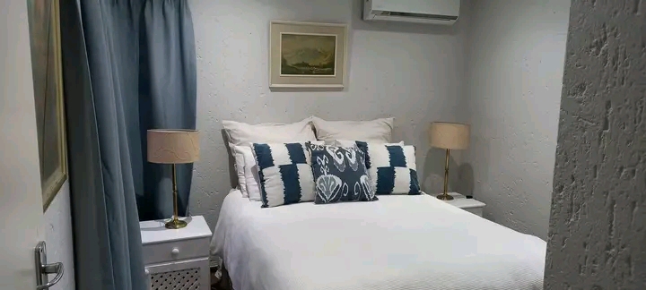 Available immediately (private listing)
full  in Sunninghill