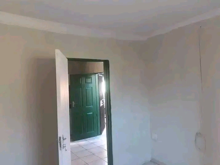 1 bedroom for rental with small kitchenette   in Kempton Park