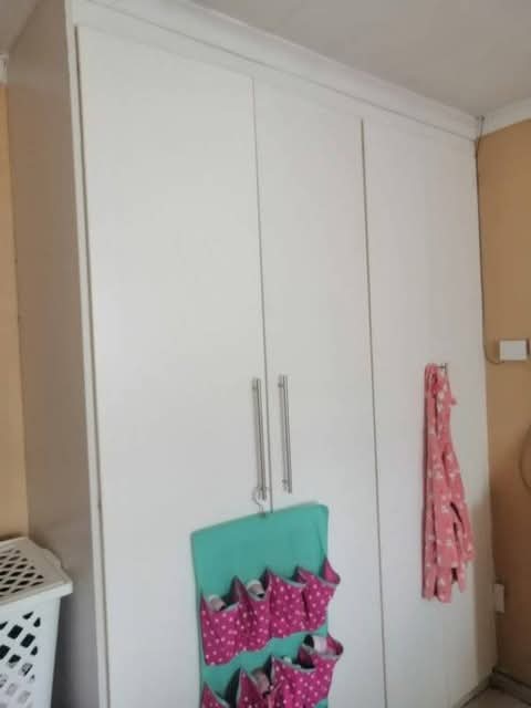 Open plan bachelor available in ext 27
parki  in Clayville