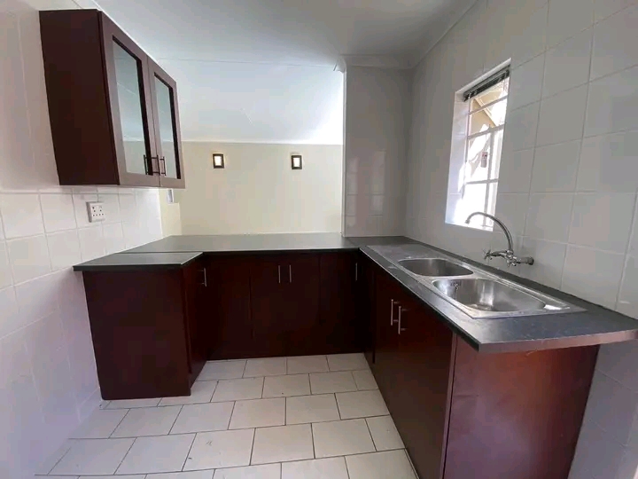 Newly renovated 2 bedroom dublex available fo  in Lyndhurst
