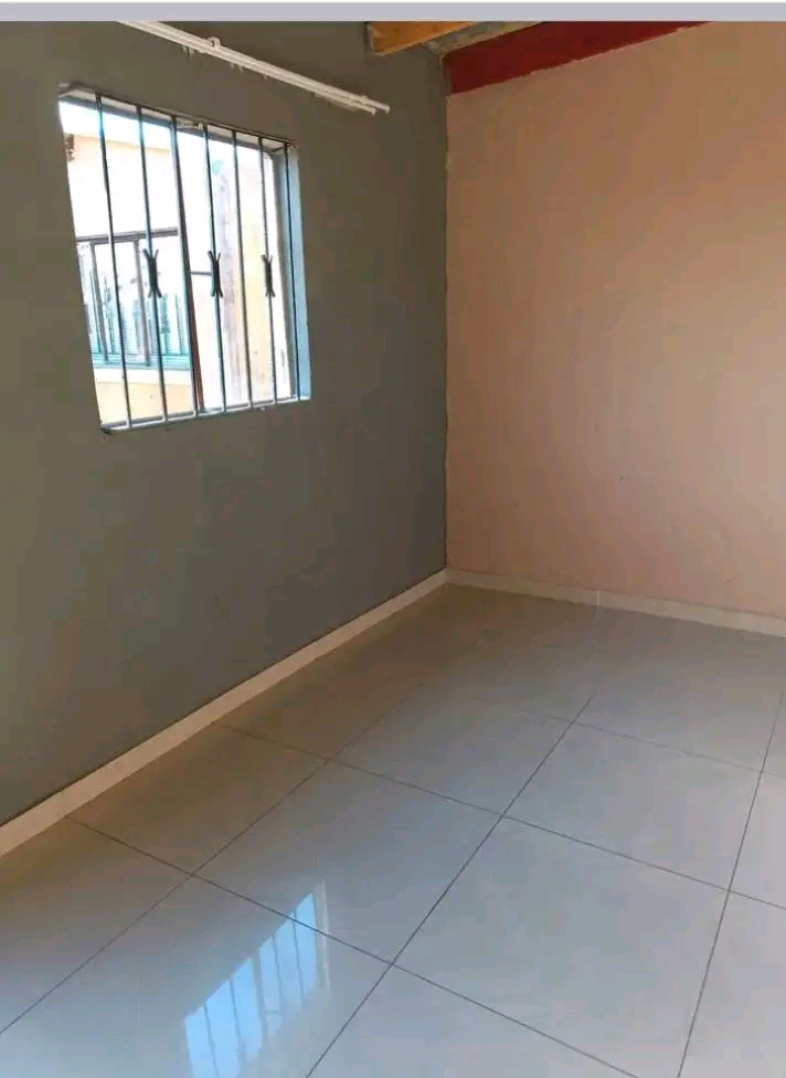 Room to rent available from today.phase 4 nea  in Braamfischer