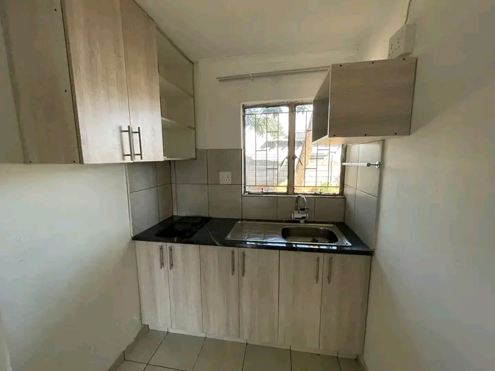 West🏘️ terenure 🏡
3 units 
rental :  in Kempton Park