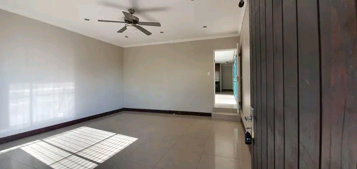 100 m2 - spacious! garden flat huge living ar  in The Reeds