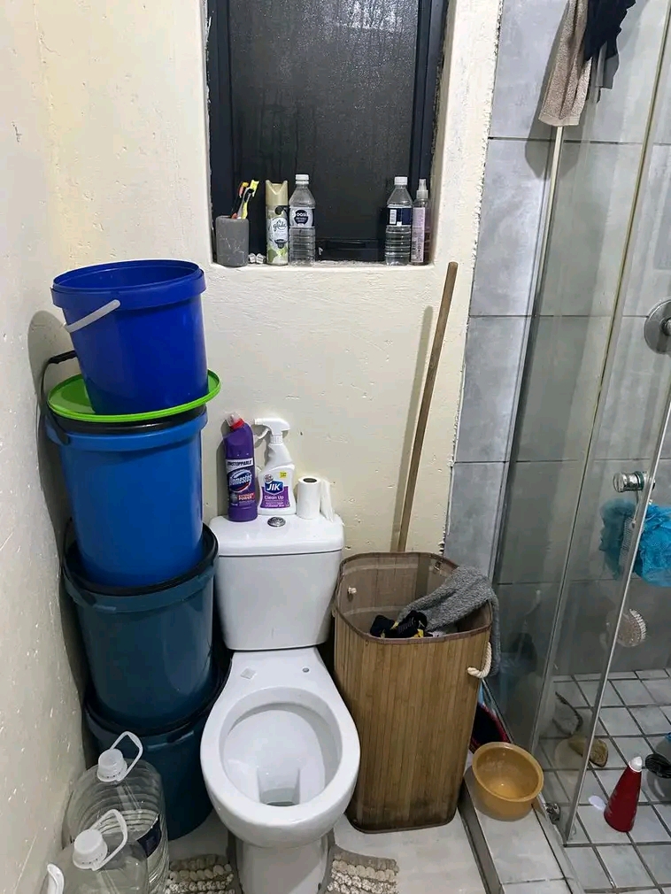 1 bed with built-in closet, kitchenette with   in Linmeyer