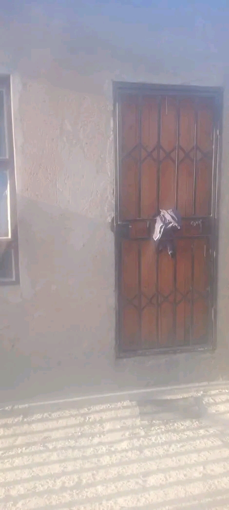 Stand for sale at ext 2 7rooms and shop full   in Kaalfontein