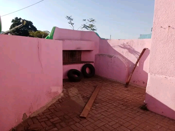 House to let next to troyeville primary schoo  in Troyeville