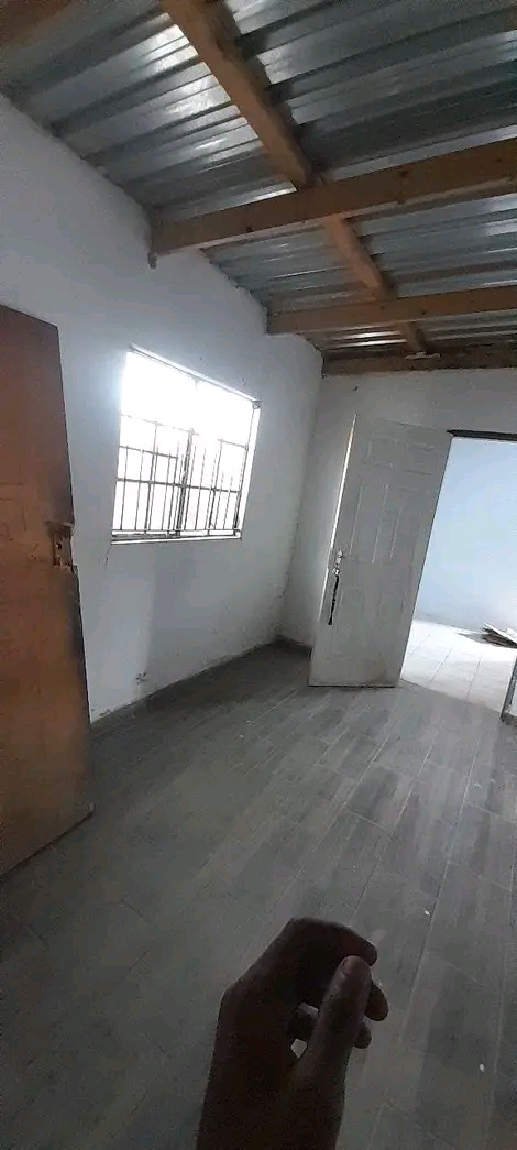 Hello everyone there are rooms to rent availa  in Roodekop