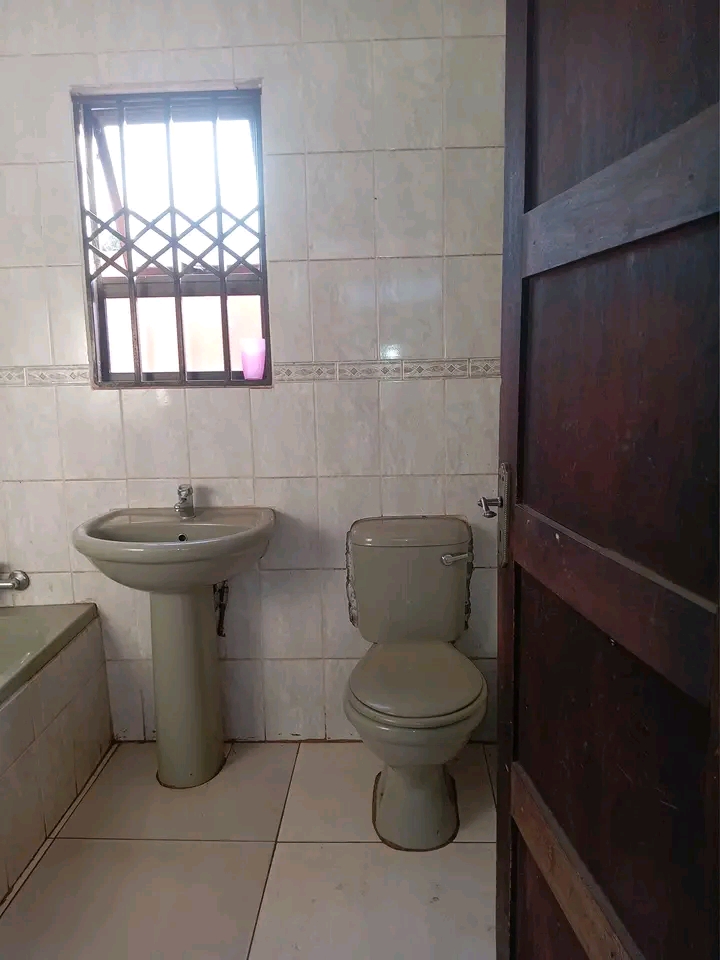 Rooms available ext 2, for r1500 and r1800 wa  in Protea Glen
